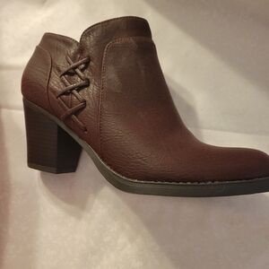 Natural Soul booties 9.5 M NWT